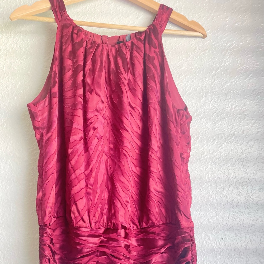 Beautiful satin White House black marker halter top